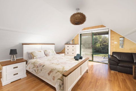 Salt Wood Cabin Style Retreat - Accommodation in Surfers Paradise 2