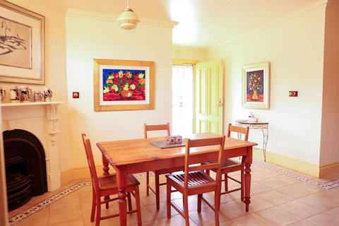 SaltBush Cottage - Accommodation in Surfers Paradise 3