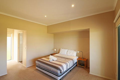 Saltwater Apartments - Accommodation in Surfers Paradise 2