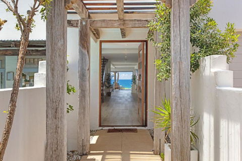 Saltwater Beach House - Accommodation in Surfers Paradise 3