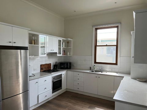 Saltwater Bungalow - WiFi - Accommodation in Surfers Paradise 2