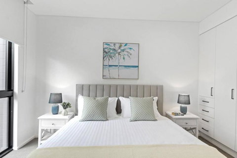 Saltwater Escape - Contemporary Seaside Stunner - Accommodation in Surfers Paradise 2