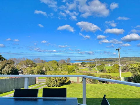 Saltwater Haven - Pets Welcome. Wifi. Amazing View - Accommodation in Surfers Paradise 0
