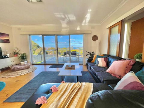 Saltwater Haven - Pets Welcome. Wifi. Amazing View - Accommodation in Surfers Paradise 1