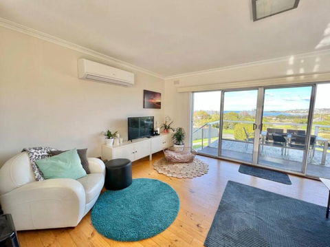Saltwater Haven - Pets Welcome. Wifi. Amazing View - Accommodation in Surfers Paradise 2