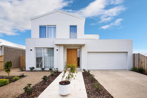 Saltwater Lux, 4 Bdrm, 3 Bath, Golf, Weddings, Beaches, Adventure Park - Accommodation in Surfers Paradise 2