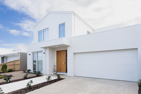 Saltwater Lux, 4 Bdrm, 3 Bath, Golf, Weddings, Beaches, Adventure Park - Accommodation in Surfers Paradise 0