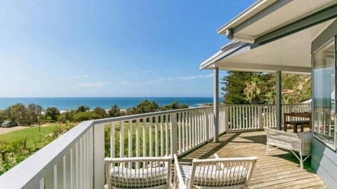 Salty Air Beachside Cottage At Killcare - Accommodation in Surfers Paradise 0