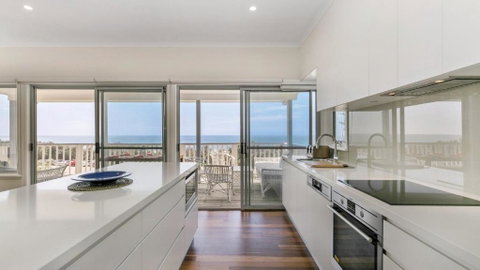 Salty Air Beachside Cottage At Killcare - Accommodation in Surfers Paradise 3