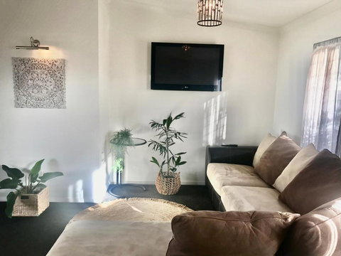 Salty Blue Beach House - Accommodation in Surfers Paradise 2