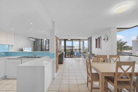 Salty Breeze - Rooftop Terrace & Jacuzzi - Accommodation in Surfers Paradise 1