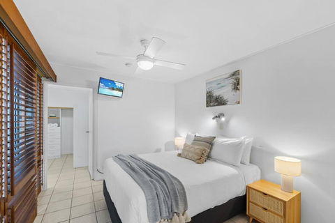 Salty Breeze - Rooftop Terrace & Jacuzzi - Accommodation in Surfers Paradise 2
