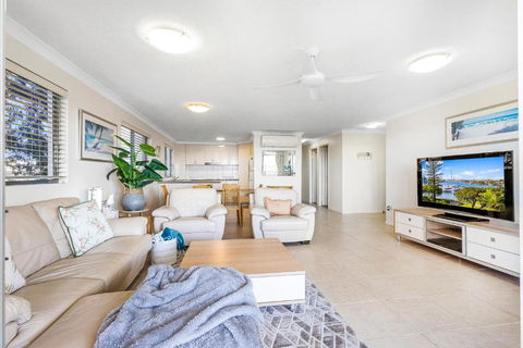 Salty Kisses @ Riverdance - 3 Bedroom Apartment - Accommodation in Surfers Paradise 0
