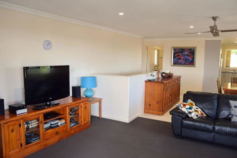 Salty Kisses - Bring Your Own Linen. - Accommodation in Surfers Paradise 3