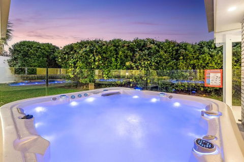 Salty Pause At Bondi House - With Spa And Pet Friendly! - Accommodation in Surfers Paradise 0