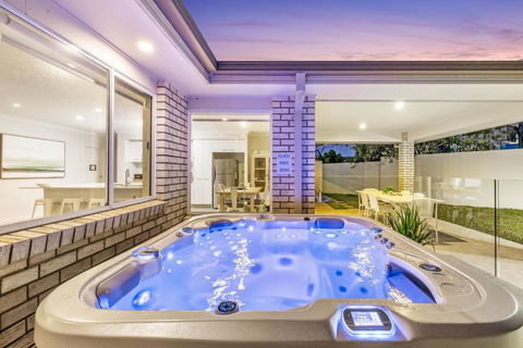 Salty Pause At Bondi House - With Spa And Pet Friendly! - Accommodation in Surfers Paradise 1