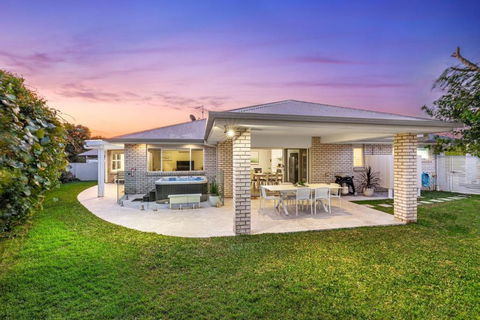 Salty Pause At Bondi House - With Spa And Pet Friendly! - Accommodation in Surfers Paradise 3