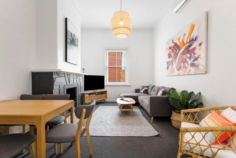 Salty Pines - 3BR House Glenelg South - Accommodation in Surfers Paradise 0