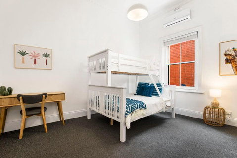 Salty Pines - 3BR House Glenelg South - Accommodation in Surfers Paradise 3