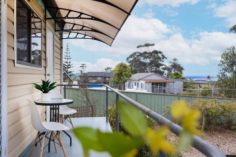 Salty Vibes - Accommodation in Surfers Paradise 1