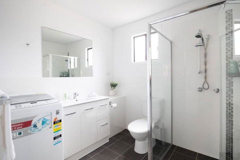 Salty Vibes - Accommodation in Surfers Paradise 2
