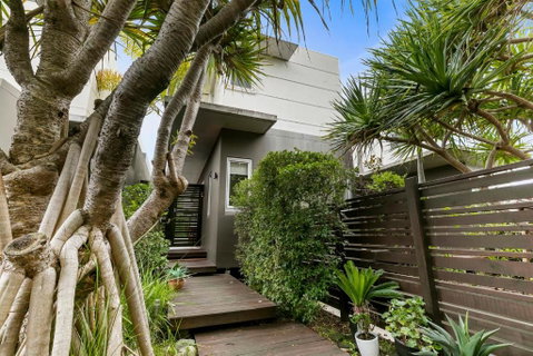 Sanctuary @ Sunshine - Accommodation in Surfers Paradise 2