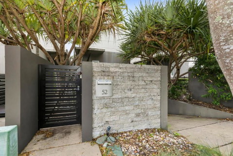 Sanctuary @ Sunshine - Accommodation in Surfers Paradise 1