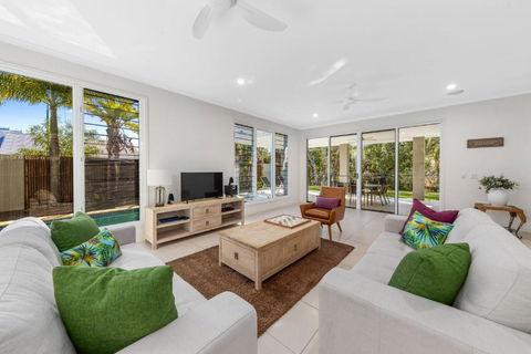 Sand And Sea Beach House - Accommodation in Surfers Paradise 2
