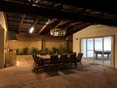 Sand Dunes Experience - Pet Friendly - Accommodation in Surfers Paradise 3