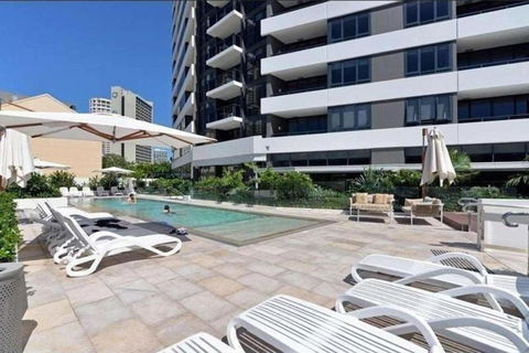 Ruby Building - Self Contained, Privately Managed Apartments - Accommodation in Surfers Paradise 1