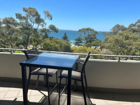 Rockingham Waterfront At Nautilus - Accommodation in Surfers Paradise 1