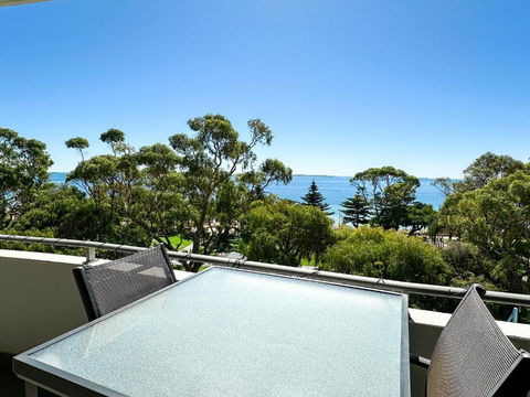 Rockingham Waterfront At Nautilus - Accommodation in Surfers Paradise 3