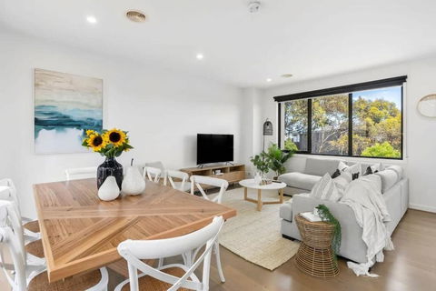 Sands Coastal Villa Close To Pool, Beach And Golf - Accommodation in Surfers Paradise 3