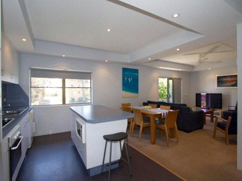 Sandcastle 7 With WiFi - Accommodation in Surfers Paradise 2