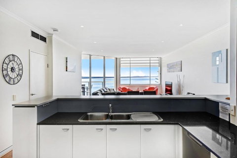 Sandcastle Apartments - Accommodation in Surfers Paradise 2