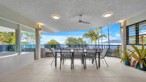 Sandcastle - Accommodation in Surfers Paradise 1