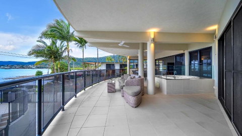 Sandcastle - Accommodation in Surfers Paradise 2