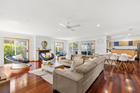Sandlewood Breeze - Pet Friendly - Community Pool - Accommodation in Surfers Paradise 2