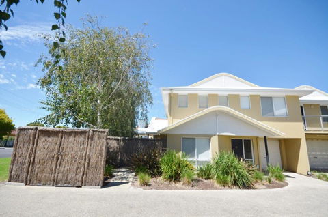 Sandpiper 10 - Close To Town And Beach - Accommodation in Surfers Paradise 0