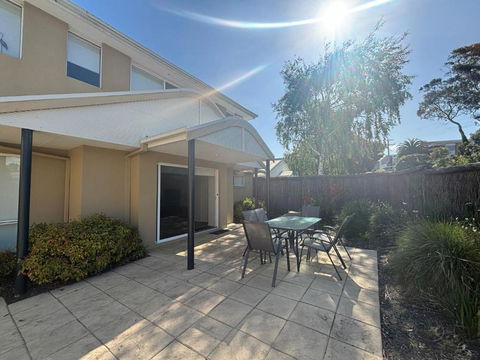 Sandpiper 10 - Close To Town And Beach - Accommodation in Surfers Paradise 1