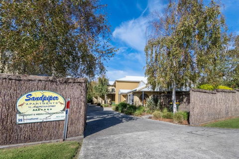 Sandpiper 5 - Close To Town And Beach - Accommodation in Surfers Paradise 1