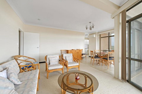 Sandpiper 9 25 Waugh Street - Accommodation in Surfers Paradise 1