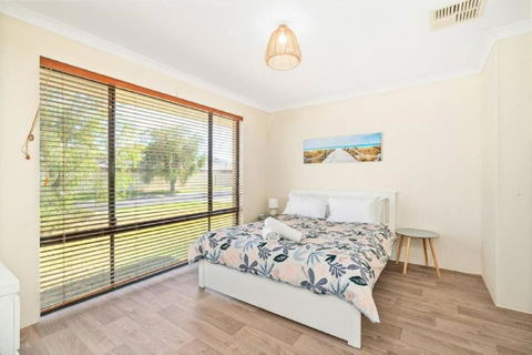 Sandpiper House - Family & Pet Friendly - Accommodation in Surfers Paradise 3