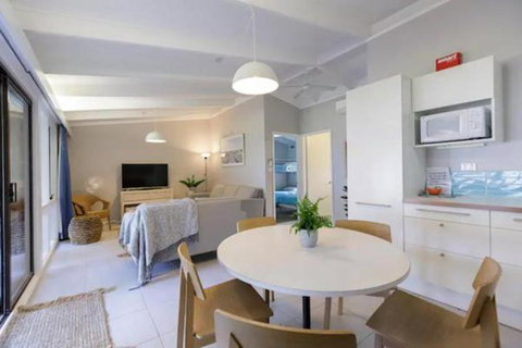 Sandpiper On Smiths Lake - Accommodation in Surfers Paradise 1