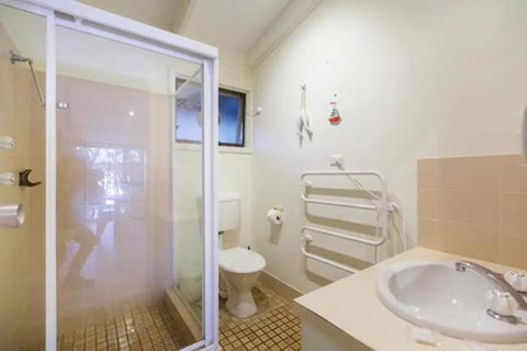Sandpiper On Smiths Lake - Accommodation in Surfers Paradise 2