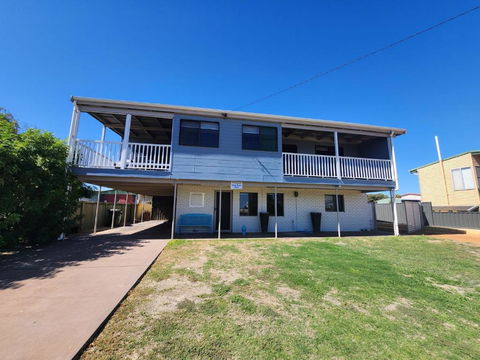 Sands Beach House - Accommodation in Surfers Paradise 1