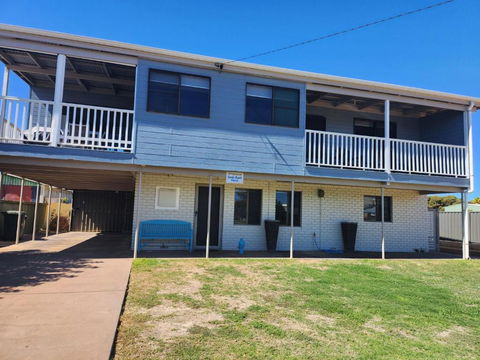 Sands Beach House - Accommodation in Surfers Paradise 0