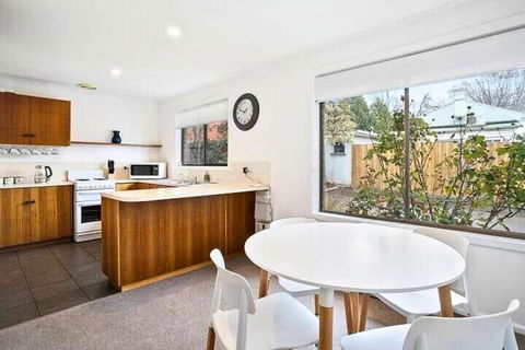 Sandy Bay Cozy Cottage Close To CBD - Accommodation in Surfers Paradise 1