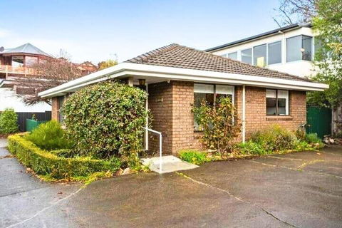 Sandy Bay Cozy Cottage Close To CBD - Accommodation in Surfers Paradise 2