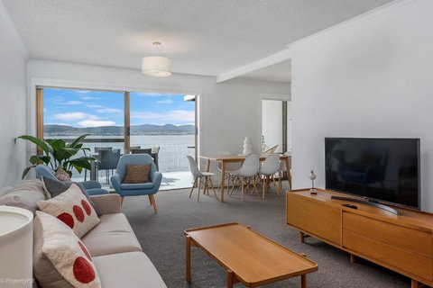 Sandy Bay Waterfront - Accommodation in Surfers Paradise 2